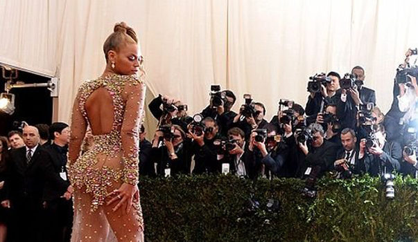 Голая правда: зачем женщины носят откровенные наряды